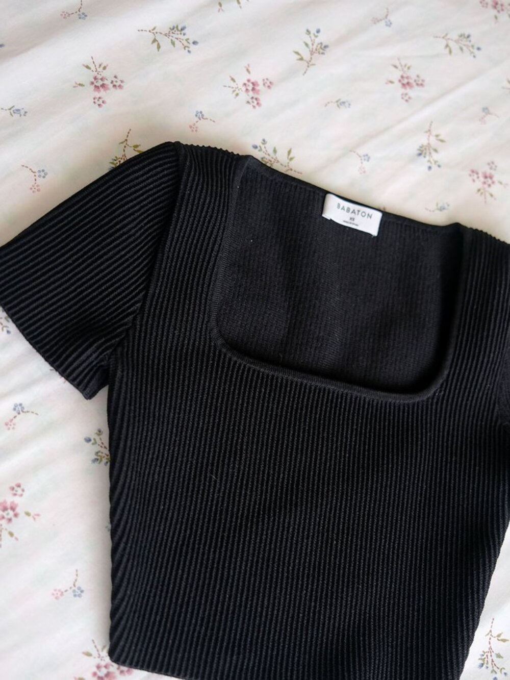 Babaton Black Ribbed Square-Neck Short Sleeve Crop XS